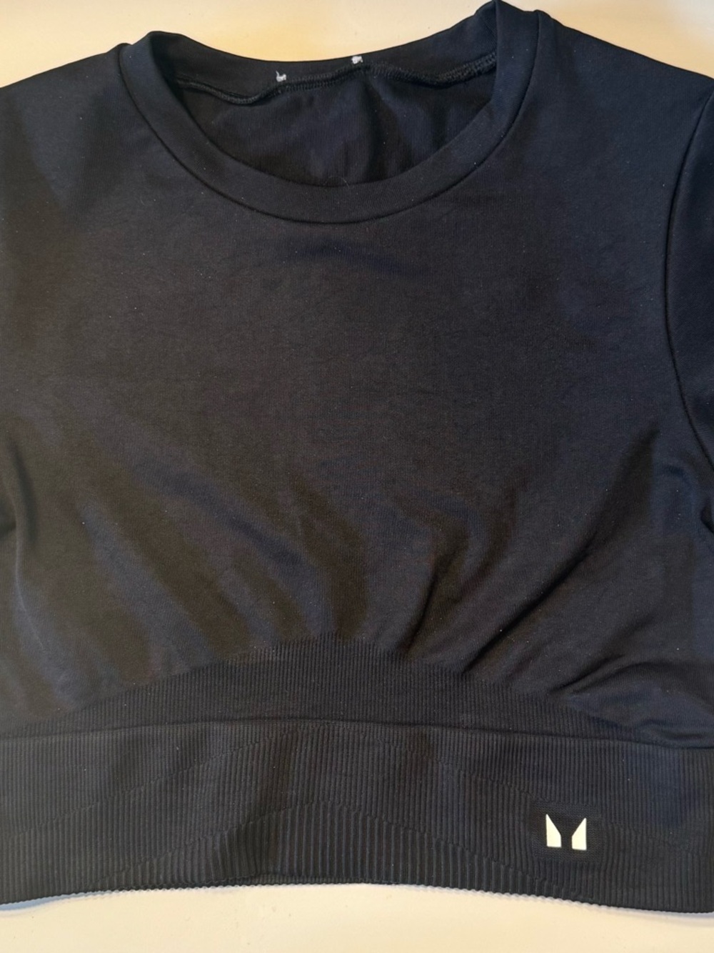 Cropped Black Crewneck Pullover Top with Ribbed Hem